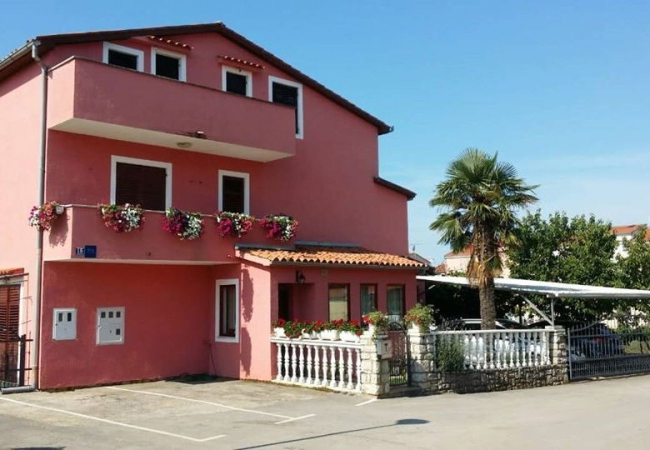 Studio in Vrvari - Studioapartment in Vrvari mit Terrasse, Klimaanlage, W-LAN, Waschmaschine (664-4)