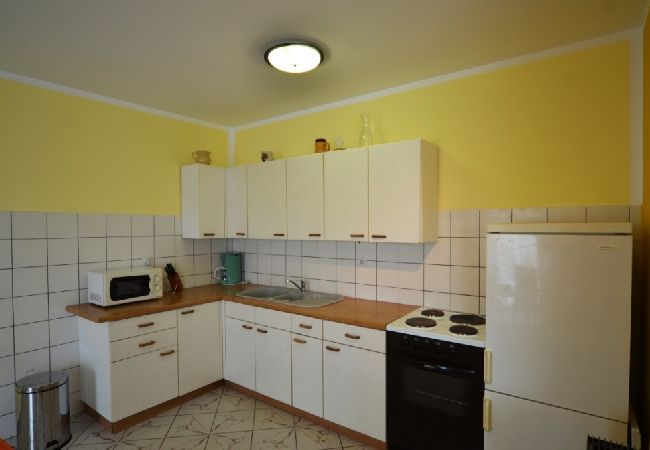 Ferienwohnung in Vrvari - Ferienwohnung in Vrvari mit Balkon, Klimaanlage, W-LAN, Waschmaschine (664-1) Ferienwohnung in Vrvari - Ferienwohnung in Vrvari mit Balkon, Klimaanlage, W-LAN, Waschmaschine (664-1)