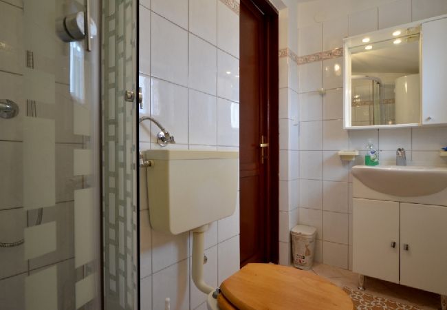 Ferienwohnung in Vrvari - Ferienwohnung in Vrvari mit Balkon, Klimaanlage, W-LAN, Waschmaschine (664-1) Ferienwohnung in Vrvari - Ferienwohnung in Vrvari mit Balkon, Klimaanlage, W-LAN, Waschmaschine (664-1)