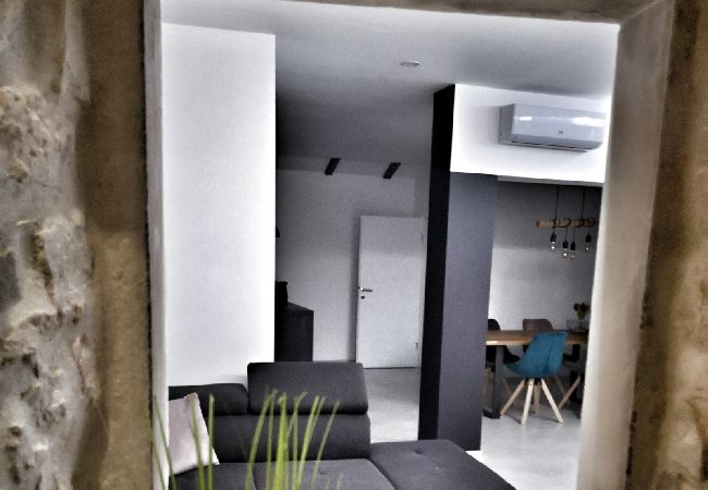 Ferienhaus in Selca - Ferienhaus in Selca mit Terrasse, Klimaanlage, W-LAN, Waschmaschine (5094-1) Ferienhaus in Selca - Ferienhaus in Selca mit Terrasse, Klimaanlage, W-LAN, Waschmaschine (5094-1)
