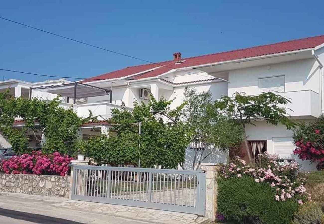 Ferienwohnung in Ljubac - Ferienwohnung in Ljubač mit Meerblick, Balkon, Klimaanlage, W-LAN (809-2)