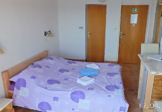 Zimmeranmietung in Rovinj - Zimmer in Rovinj mit Meerblick, Balkon, Klimaanlage, W-LAN (81-1) Zimmeranmietung in Rovinj - Zimmer in Rovinj mit Meerblick, Balkon, Klimaanlage, W-LAN (81-1)