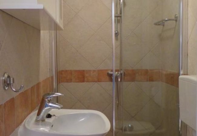Zimmeranmietung in Rovinj - Zimmer in Rovinj mit Meerblick, Balkon, Klimaanlage, W-LAN (81-1) Zimmeranmietung in Rovinj - Zimmer in Rovinj mit Meerblick, Balkon, Klimaanlage, W-LAN (81-1)