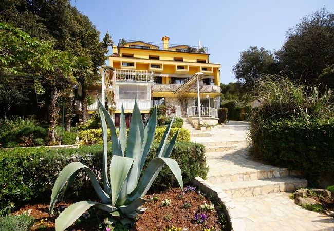 Zimmeranmietung in Rovinj - Zimmer in Rovinj mit Meerblick, Balkon, Klimaanlage, W-LAN (81-1) Zimmeranmietung in Rovinj - Zimmer in Rovinj mit Meerblick, Balkon, Klimaanlage, W-LAN (81-1)