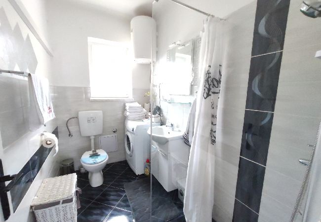 Ferienwohnung in Split - Ferienwohnung in Split mit Balkon, Klimaanlage, W-LAN, Waschmaschine (4656-1) Ferienwohnung in Split - Ferienwohnung in Split mit Balkon, Klimaanlage, W-LAN, Waschmaschine (4656-1)