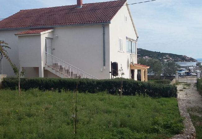 Ferienwohnung in Vinišce - Ferienwohnung in Vinišće mit Meerblick, Terrasse, Klimaanlage, W-LAN (4752-1) Ferienwohnung in Vinišce - Ferienwohnung in Vinišće mit Meerblick, Terrasse, Klimaanlage, W-LAN (4752-1)
