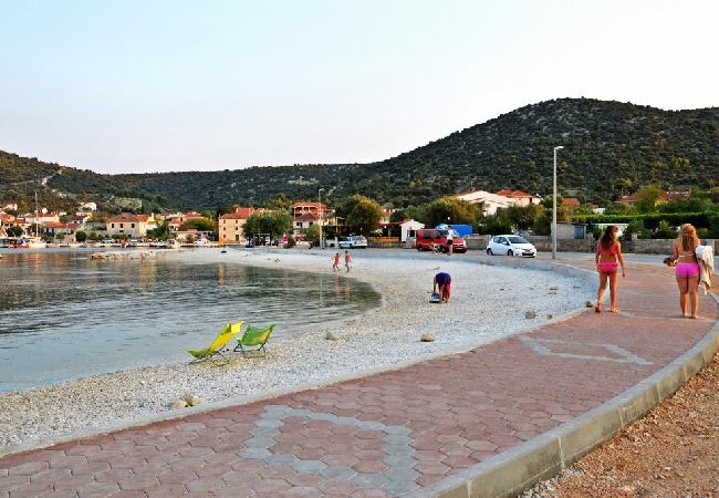 Ferienwohnung in Vinišce - Ferienwohnung in Vinišće mit Meerblick, Terrasse, Klimaanlage, W-LAN (4752-1) Ferienwohnung in Vinišce - Ferienwohnung in Vinišće mit Meerblick, Terrasse, Klimaanlage, W-LAN (4752-1)