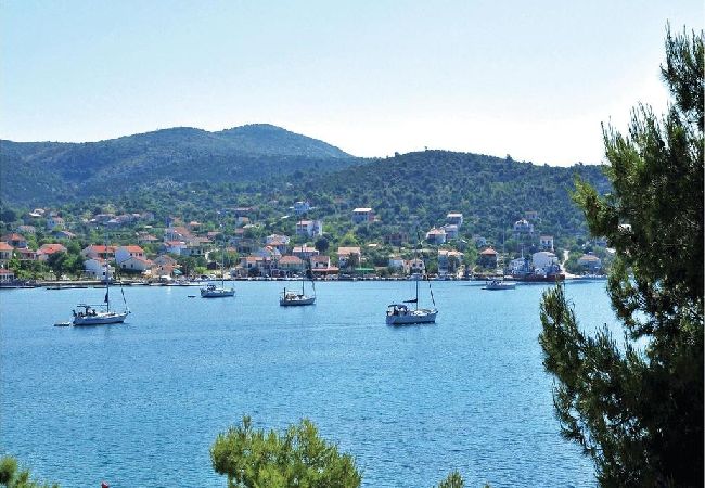 Ferienwohnung in Vinišce - Ferienwohnung in Vinišće mit Meerblick, Terrasse, Klimaanlage, W-LAN (4752-1) Ferienwohnung in Vinišce - Ferienwohnung in Vinišće mit Meerblick, Terrasse, Klimaanlage, W-LAN (4752-1)