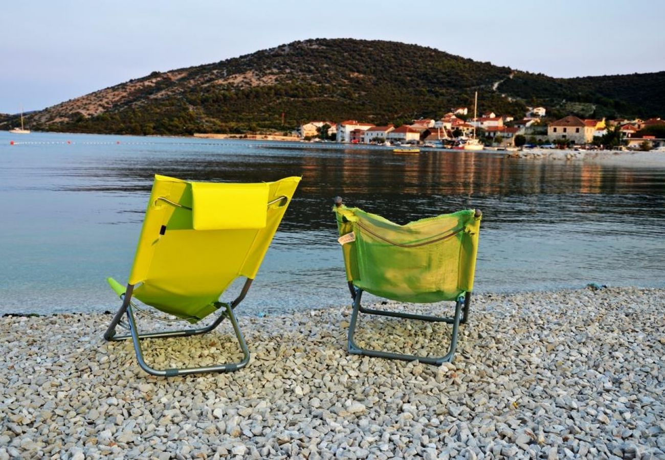 Ferienwohnung in Vinišce - Ferienwohnung in Vinišće mit Meerblick, Terrasse, Klimaanlage, W-LAN (4752-1)