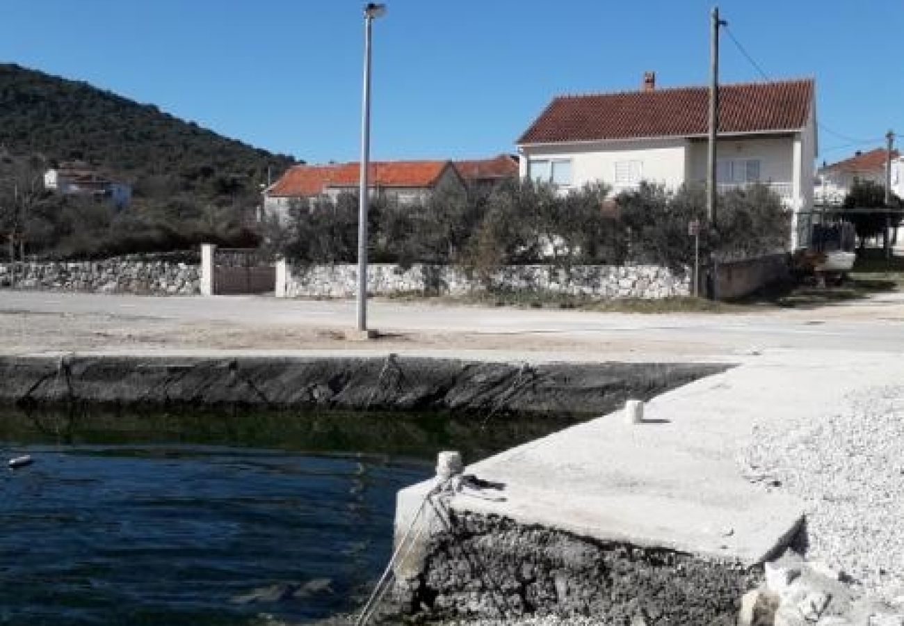 Ferienwohnung in Vinišce - Ferienwohnung in Vinišće mit Meerblick, Terrasse, Klimaanlage, W-LAN (4752-1)