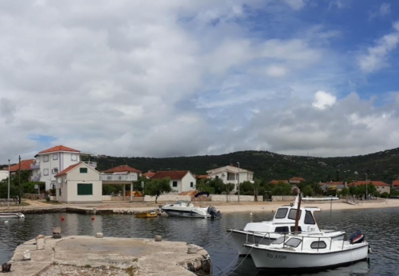 Ferienwohnung in Vinišce - Ferienwohnung in Vinišće mit Meerblick, Terrasse, Klimaanlage, W-LAN (4752-1)