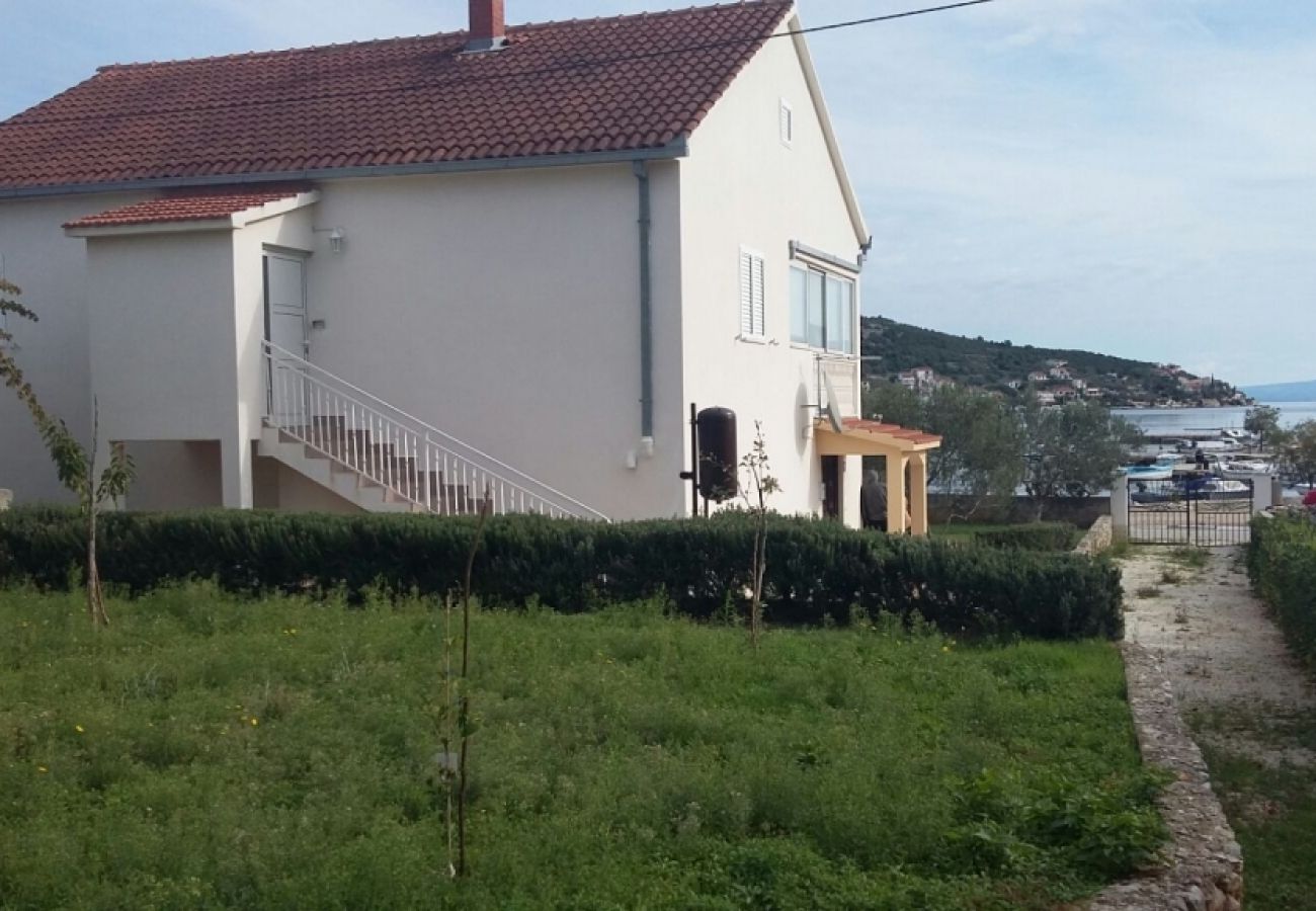 Ferienwohnung in Vinišce - Ferienwohnung in Vinišće mit Meerblick, Terrasse, Klimaanlage, W-LAN (4752-1)