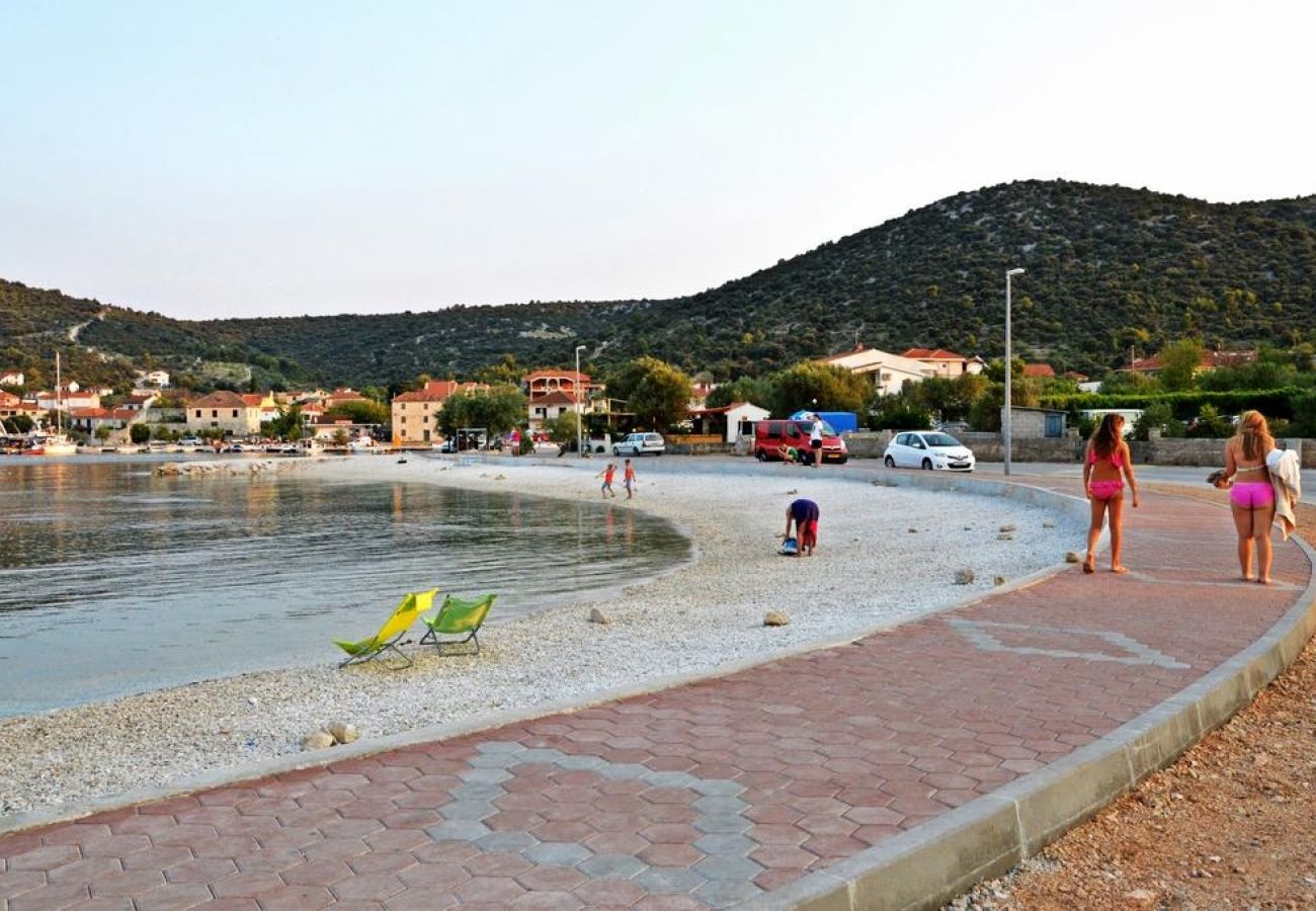 Ferienwohnung in Vinišce - Ferienwohnung in Vinišće mit Meerblick, Terrasse, Klimaanlage, W-LAN (4752-1)