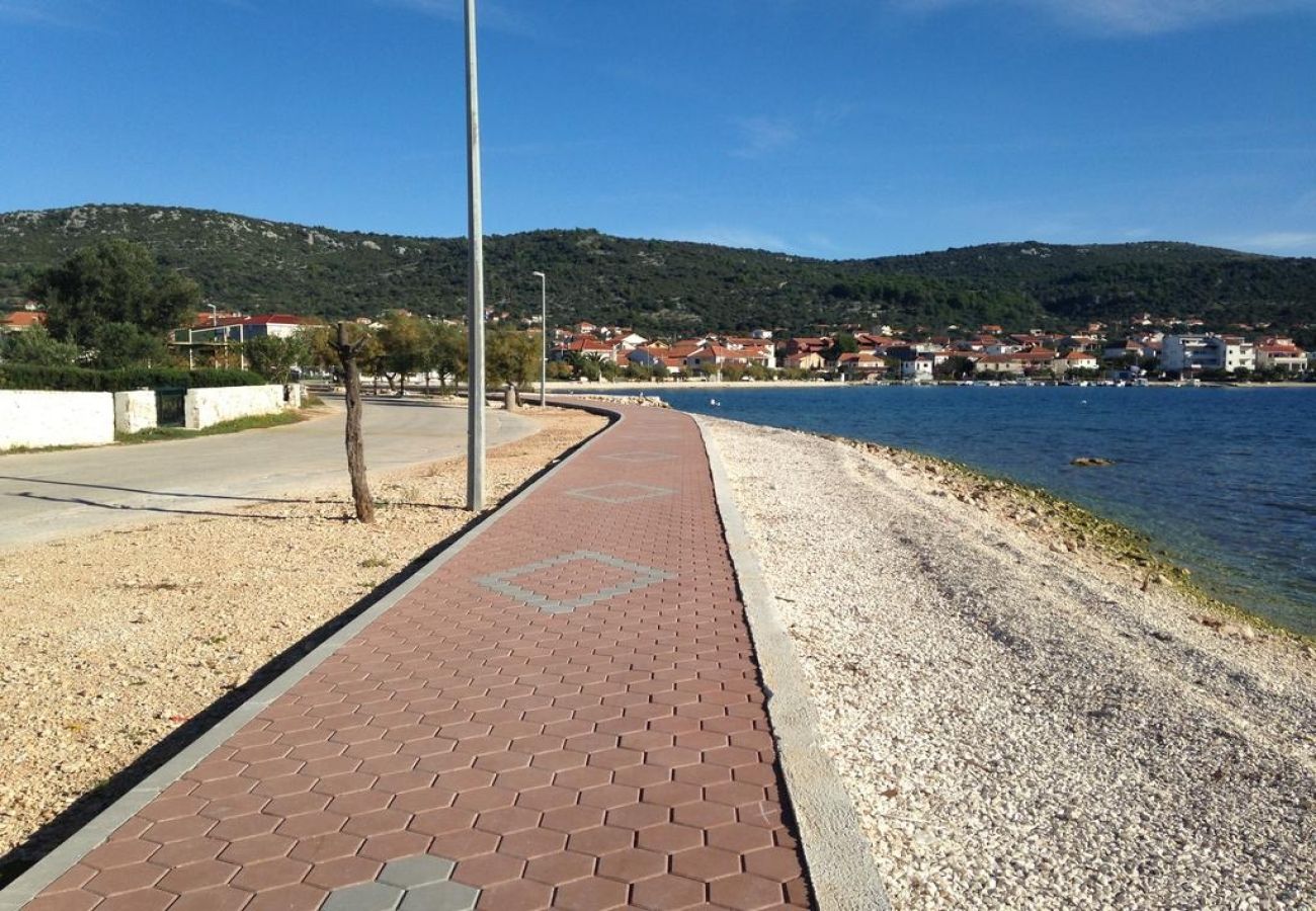 Ferienwohnung in Vinišce - Ferienwohnung in Vinišće mit Meerblick, Terrasse, Klimaanlage, W-LAN (4752-1)