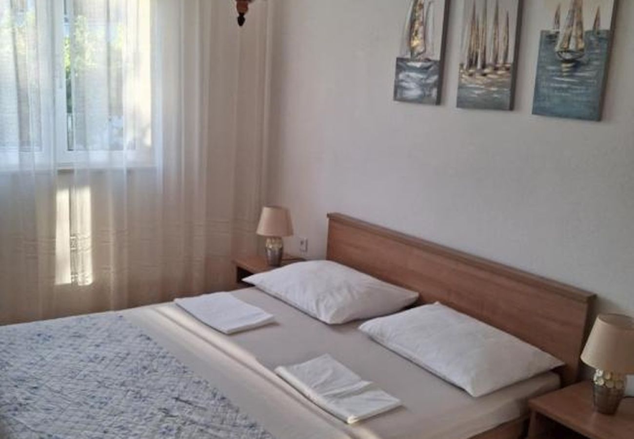 Ferienwohnung in Vinišce - Ferienwohnung in Vinišće mit Meerblick, Terrasse, Klimaanlage, W-LAN (4752-1)