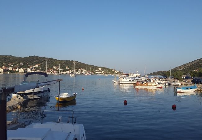 Ferienwohnung in Vinišce - Ferienwohnung in Vinišće mit Meerblick, Balkon, Klimaanlage, W-LAN (4752-2) Ferienwohnung in Vinišce - Ferienwohnung in Vinišće mit Meerblick, Balkon, Klimaanlage, W-LAN (4752-2)