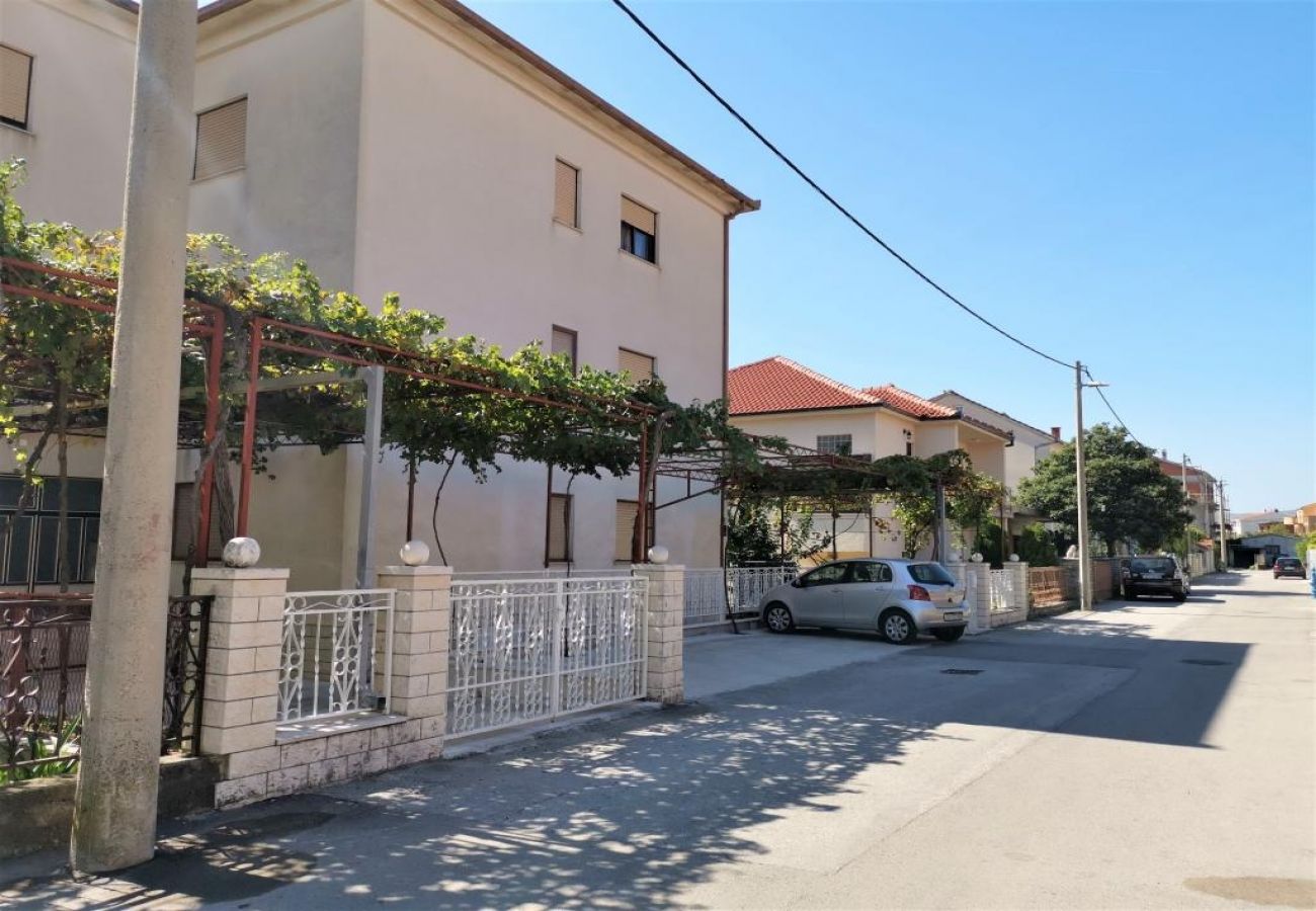 Ferienwohnung in Kaštel Novi - Ferienwohnung in Kaštel Novi mit Terrasse, Klimaanlage, W-LAN, Waschmaschine (5104-1)