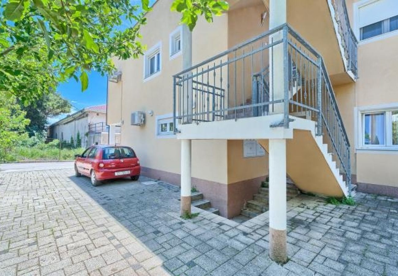 Ferienwohnung in Kaštel Lukšic - Ferienwohnung in Kaštel Lukšić mit Balkon, Klimaanlage, W-LAN, Waschmaschine (5107-4)