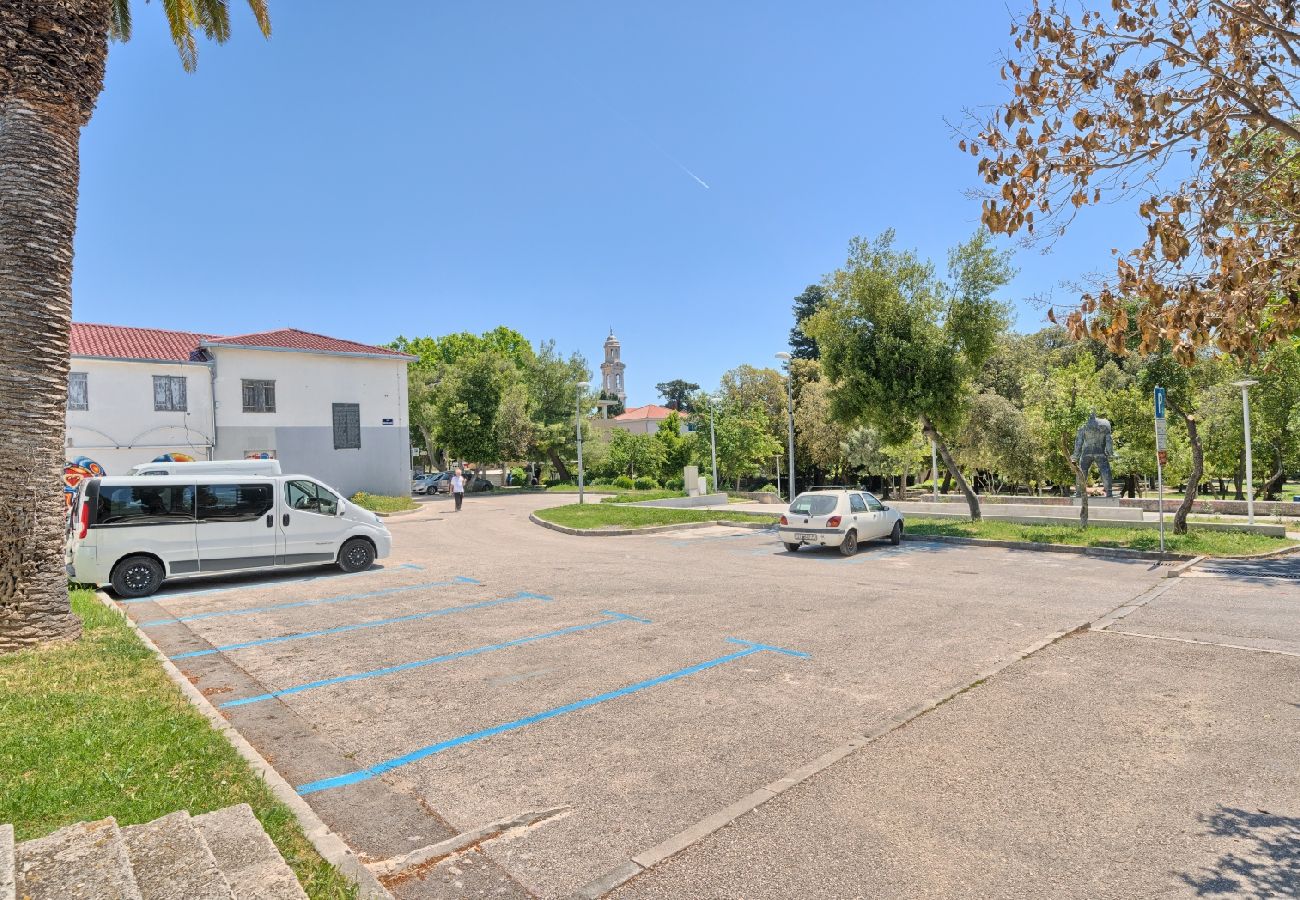 Ferienwohnung in Kaštel Lukšic - Ferienwohnung in Kaštel Lukšić mit Balkon, Klimaanlage, W-LAN, Waschmaschine (5107-4)