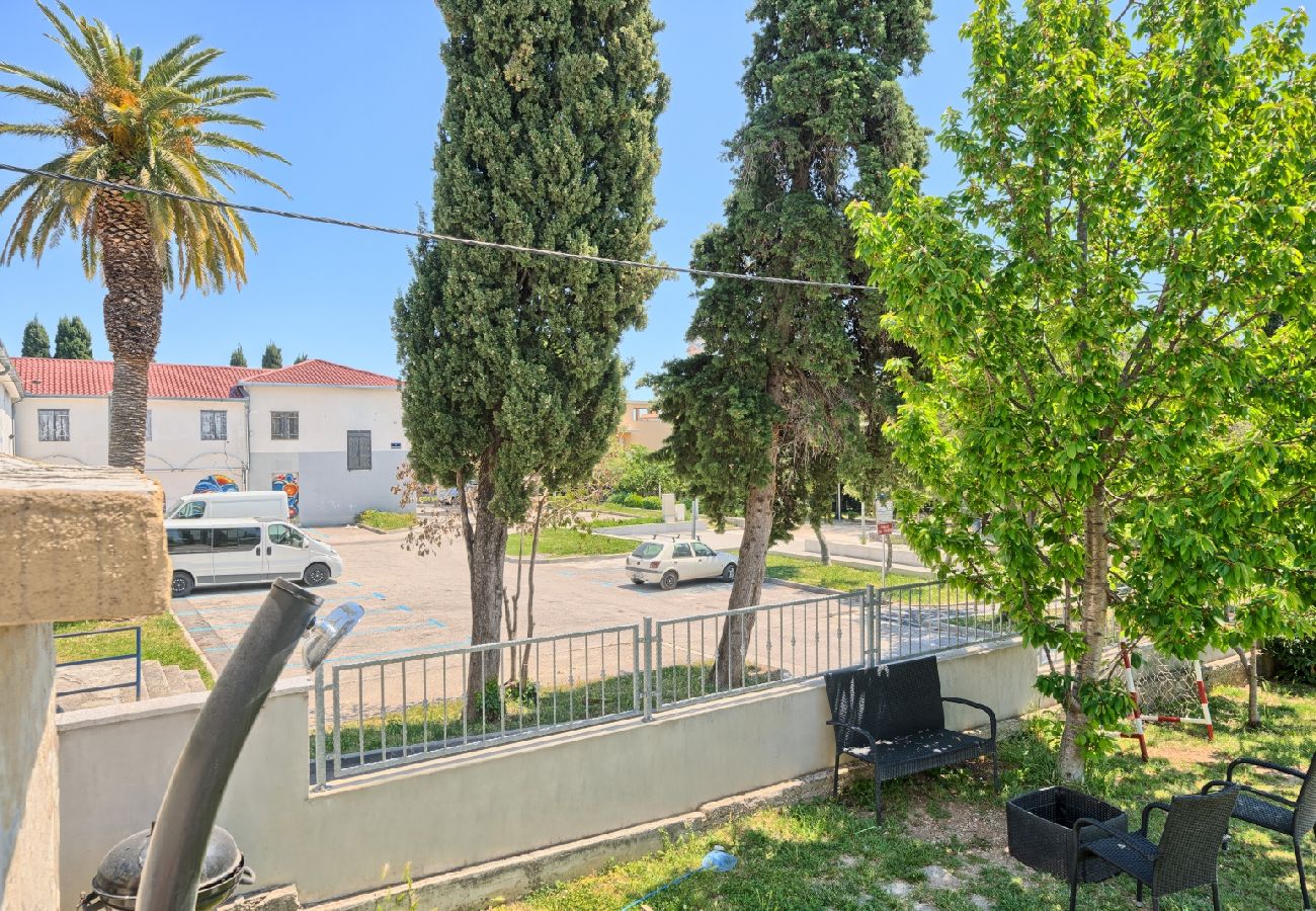 Ferienwohnung in Kaštel Lukšic - Ferienwohnung in Kaštel Lukšić mit Balkon, Klimaanlage, W-LAN, Waschmaschine (5107-4)