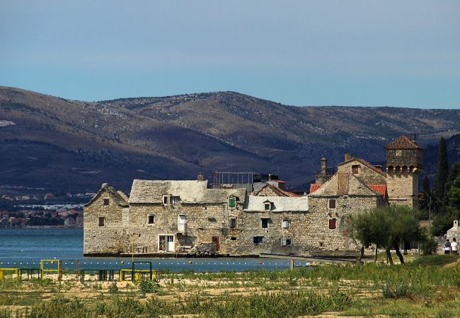 Ferienwohnung in Kaštel Lukšic - Ferienwohnung in Kaštel Lukšić mit Terrasse, Klimaanlage, W-LAN, Waschmaschine (5107-2) Ferienwohnung in Kaštel Lukšic - Ferienwohnung in Kaštel Lukšić mit Terrasse, Klimaanlage, W-LAN, Waschmaschine (5107-2)