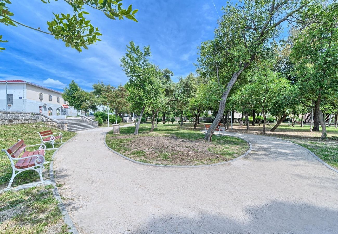 Ferienwohnung in Kaštel Lukšic - Ferienwohnung in Kaštel Lukšić mit Terrasse, Klimaanlage, W-LAN, Waschmaschine (5107-2)