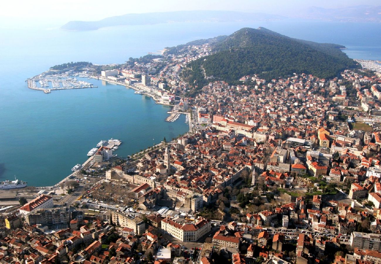 Ferienwohnung in Kaštel Lukšic - Ferienwohnung in Kaštel Lukšić mit Terrasse, Klimaanlage, W-LAN, Waschmaschine (5107-2)