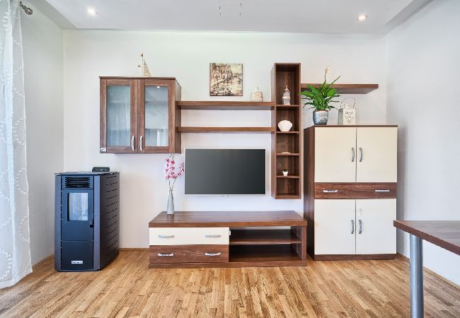 Ferienwohnung in Kaštel Lukšic - Ferienwohnung in Kaštel Lukšić mit Terrasse, Klimaanlage, W-LAN, Waschmaschine (5107-3) Ferienwohnung in Kaštel Lukšic - Ferienwohnung in Kaštel Lukšić mit Terrasse, Klimaanlage, W-LAN, Waschmaschine (5107-3)