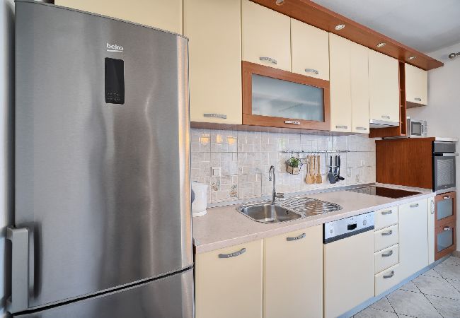 Ferienwohnung in Kaštel Lukšic - Ferienwohnung in Kaštel Lukšić mit Terrasse, Klimaanlage, W-LAN, Waschmaschine (5107-3) Ferienwohnung in Kaštel Lukšic - Ferienwohnung in Kaštel Lukšić mit Terrasse, Klimaanlage, W-LAN, Waschmaschine (5107-3)