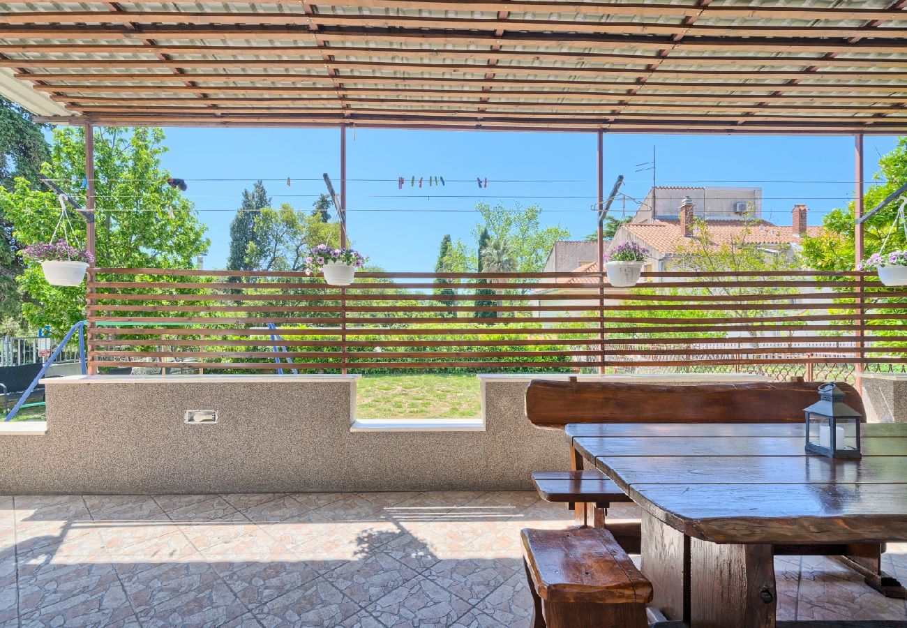 Ferienwohnung in Kaštel Lukšic - Ferienwohnung in Kaštel Lukšić mit Terrasse, Klimaanlage, W-LAN, Waschmaschine (5107-3)