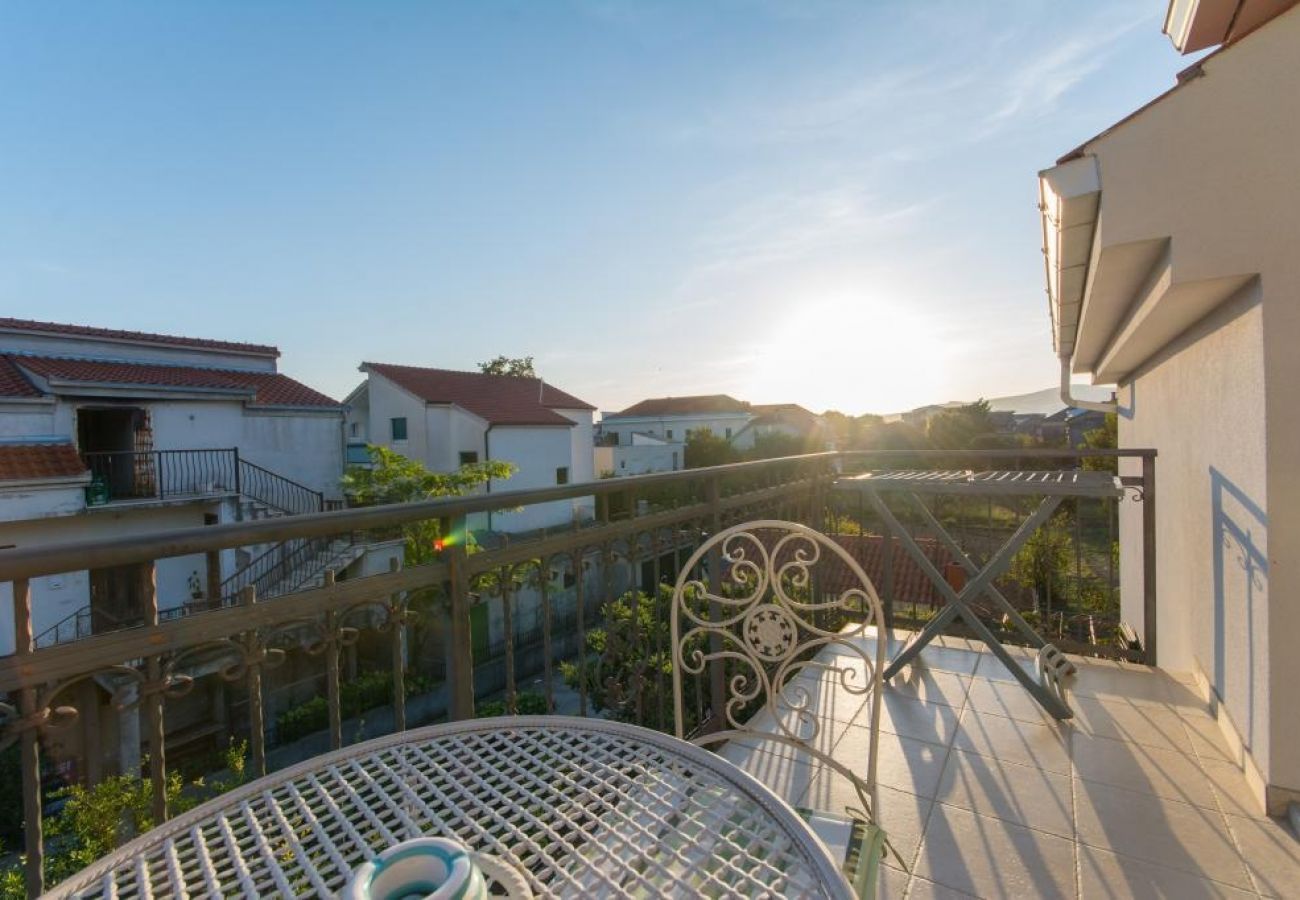 Ferienwohnung in Kaštel Novi - Ferienwohnung in Kaštel Novi mit Meerblick, Balkon, Klimaanlage, W-LAN (5110-1)