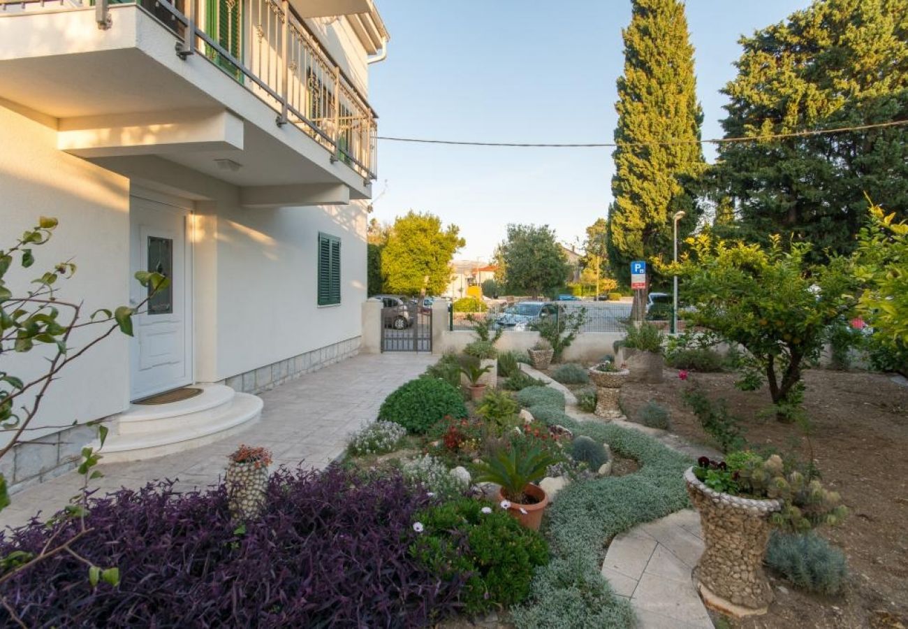 Ferienwohnung in Kaštel Novi - Ferienwohnung in Kaštel Novi mit Meerblick, Balkon, Klimaanlage, W-LAN (5110-1)