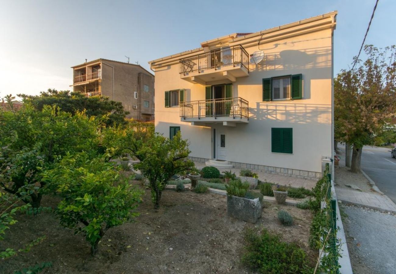 Ferienwohnung in Kaštel Novi - Ferienwohnung in Kaštel Novi mit Meerblick, Balkon, Klimaanlage, W-LAN (5110-1)