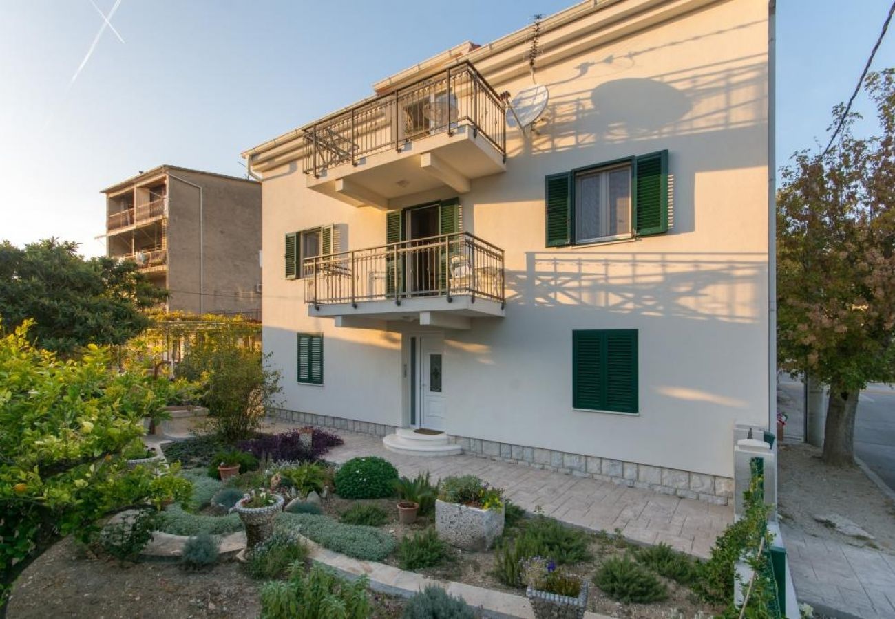 Ferienwohnung in Kaštel Novi - Ferienwohnung in Kaštel Novi mit Meerblick, Balkon, Klimaanlage, W-LAN (5110-1)