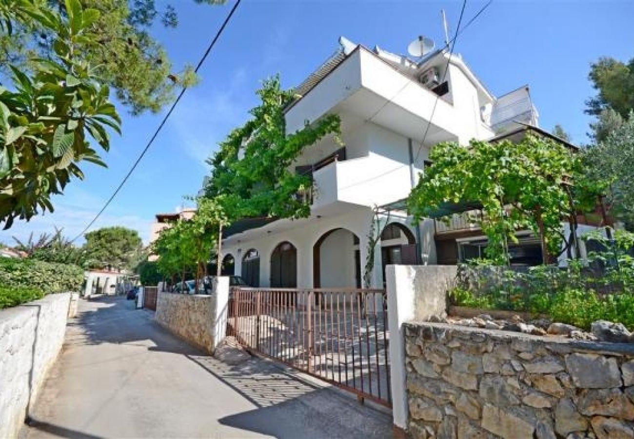 Ferienwohnung in Okrug Gornji - Ferienwohnung in Okrug Gornji mit Meerblick, Terrasse, Klimaanlage, W-LAN (5106-4)