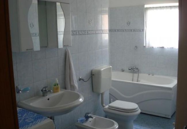 Ferienwohnung in Dugi Rat - Ferienwohnung in Dugi Rat mit Meerblick, Balkon, Klimaanlage, W-LAN (5113-3) Ferienwohnung in Dugi Rat - Ferienwohnung in Dugi Rat mit Meerblick, Balkon, Klimaanlage, W-LAN (5113-3)