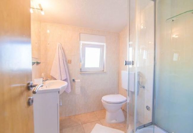 Ferienwohnung in Dugi Rat - Ferienwohnung in Dugi Rat mit Meerblick, Terrasse, Klimaanlage, W-LAN (5113-4) Ferienwohnung in Dugi Rat - Ferienwohnung in Dugi Rat mit Meerblick, Terrasse, Klimaanlage, W-LAN (5113-4)