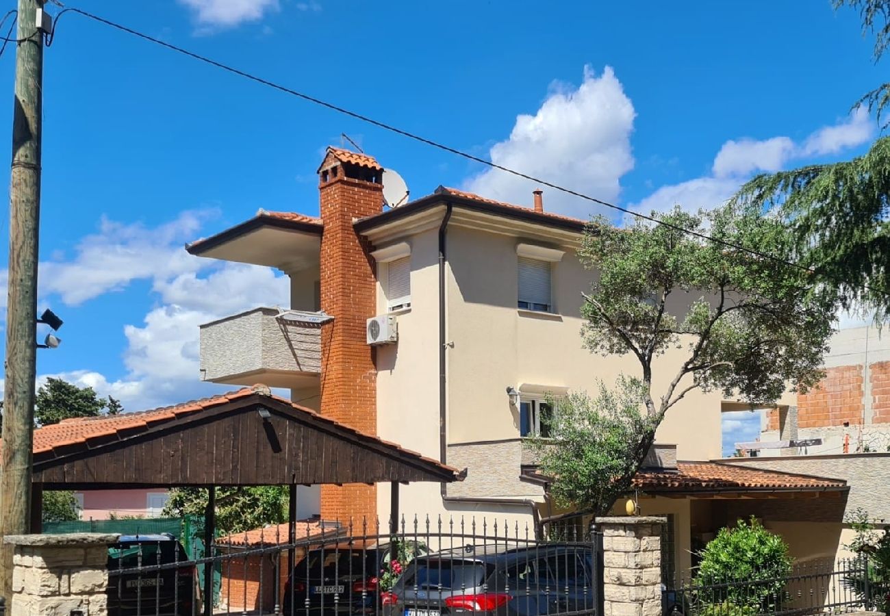 Ferienwohnung in Rovinj - Ferienwohnung in Rovinj mit Balkon, Klimaanlage, W-LAN, Waschmaschine (5116-2)