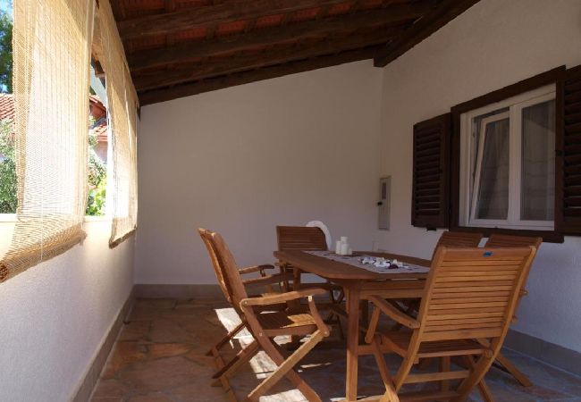 Ferienhaus in Milna - Ferienhaus in Milna mit Terrasse, Klimaanlage, W-LAN, Waschmaschine (5123-1) Ferienhaus in Milna - Ferienhaus in Milna mit Terrasse, Klimaanlage, W-LAN, Waschmaschine (5123-1)