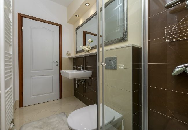 Ferienwohnung in Omiš - Ferienwohnung in Omiš mit Meerblick, Balkon, Klimaanlage, W-LAN (5129-5) Ferienwohnung in Omiš - Ferienwohnung in Omiš mit Meerblick, Balkon, Klimaanlage, W-LAN (5129-5)