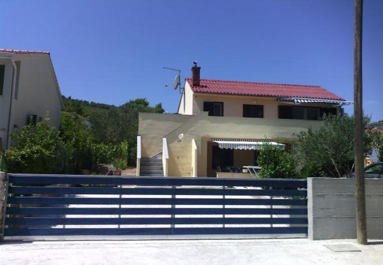 Ferienwohnung in Slatine - Ferienwohnung in Slatine mit Meerblick, Balkon, Klimaanlage, W-LAN (5130-1)