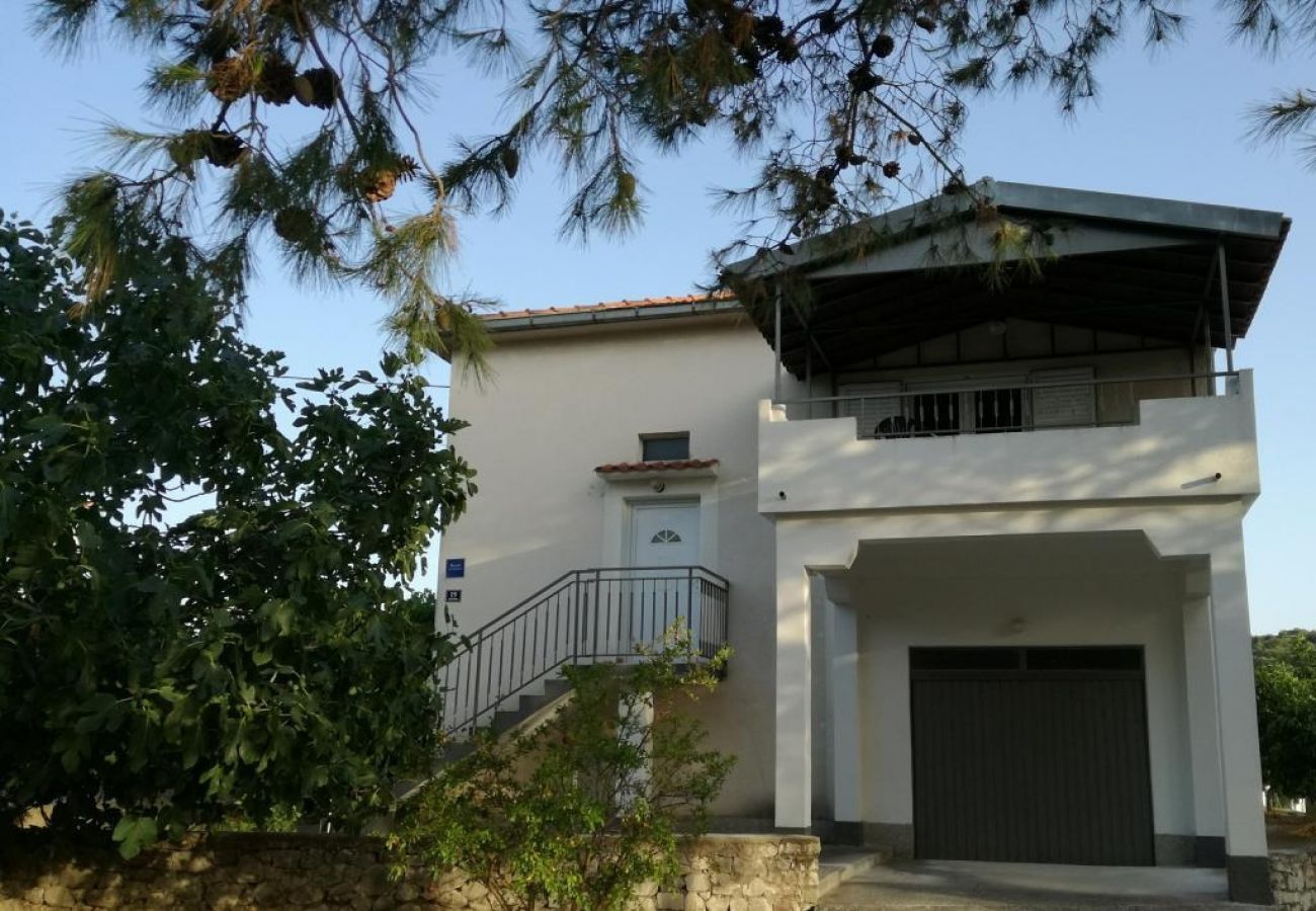 Ferienwohnung in Okrug Donji - Ferienwohnung in Okrug Donji mit Meerblick, Terrasse, Klimaanlage, W-LAN (5136-1)