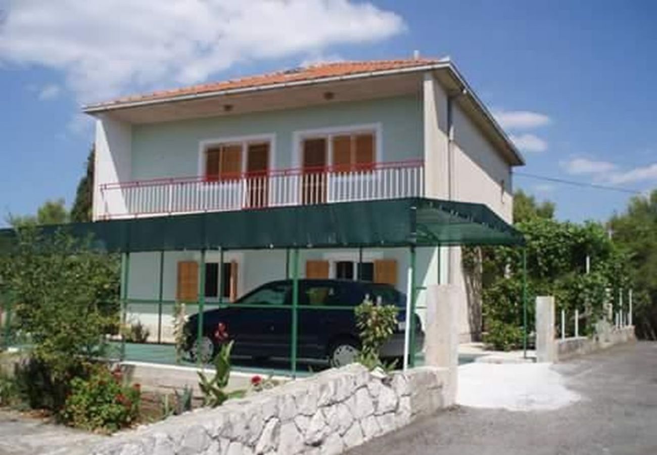 Ferienwohnung in Okrug Donji - Ferienwohnung in Okrug Donji mit Meerblick, Terrasse, Klimaanlage, W-LAN (5136-1)