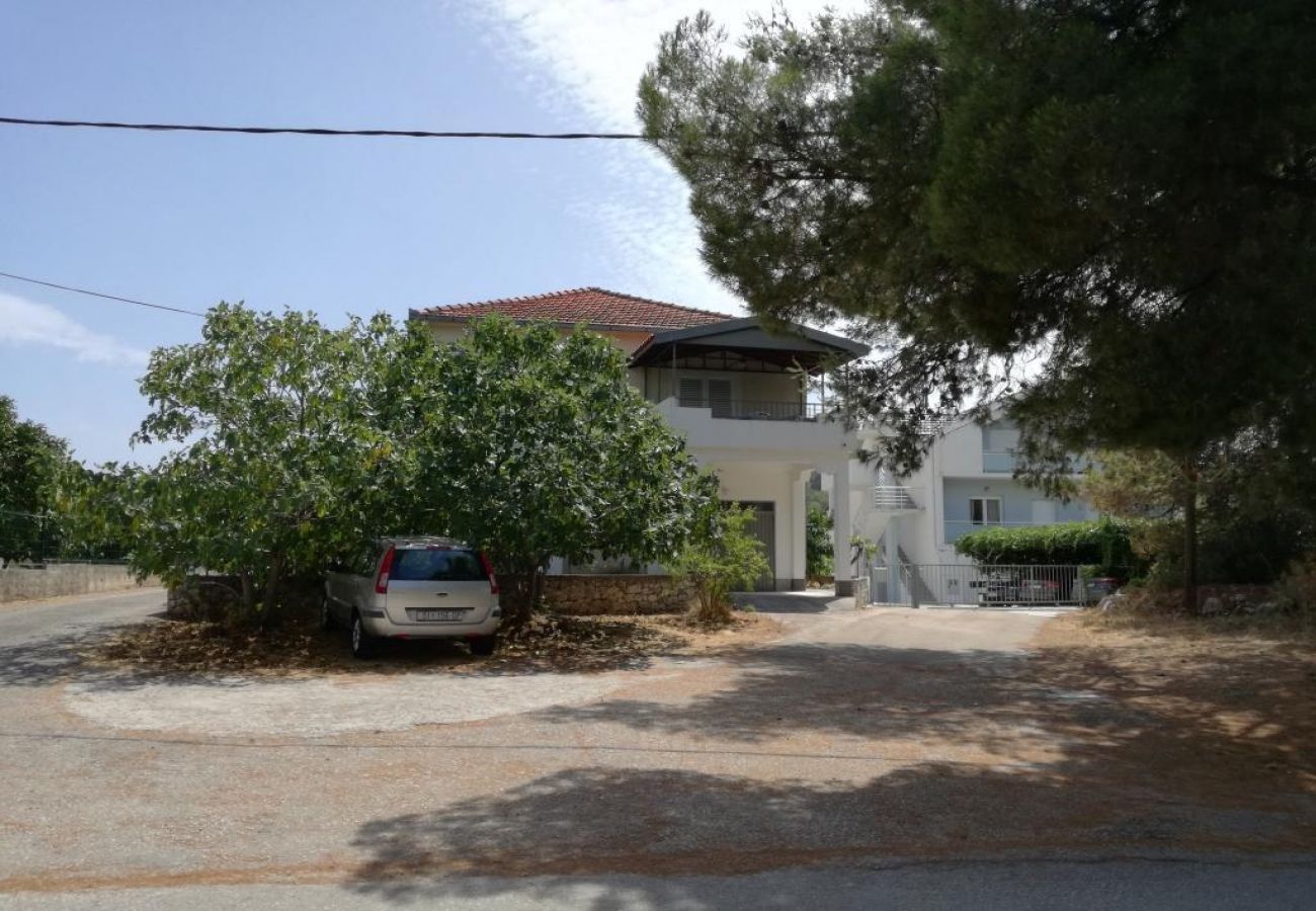 Ferienwohnung in Okrug Donji - Ferienwohnung in Okrug Donji mit Meerblick, Terrasse, Klimaanlage, W-LAN (5136-1)