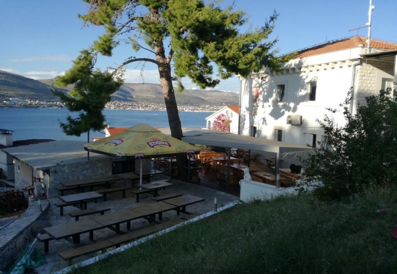 Ferienwohnung in Okrug Donji - Ferienwohnung in Okrug Donji mit Meerblick, Terrasse, Klimaanlage, W-LAN (5136-1)