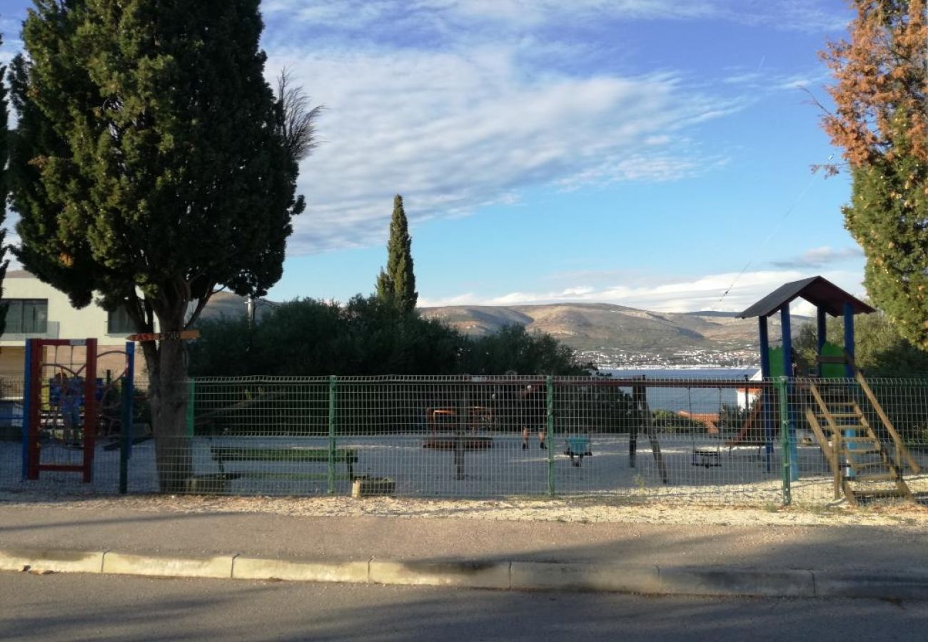 Ferienwohnung in Okrug Donji - Ferienwohnung in Okrug Donji mit Meerblick, Terrasse, Klimaanlage, W-LAN (5136-1)