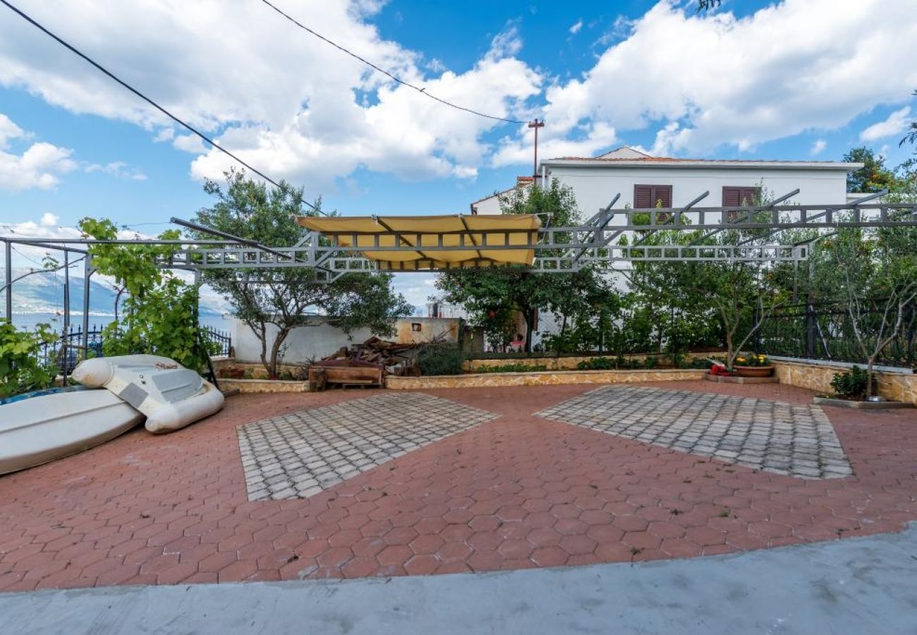 Ferienwohnung in Arbanija - Ferienwohnung in Arbanija mit Meerblick, Balkon, Klimaanlage, W-LAN (5138-1)