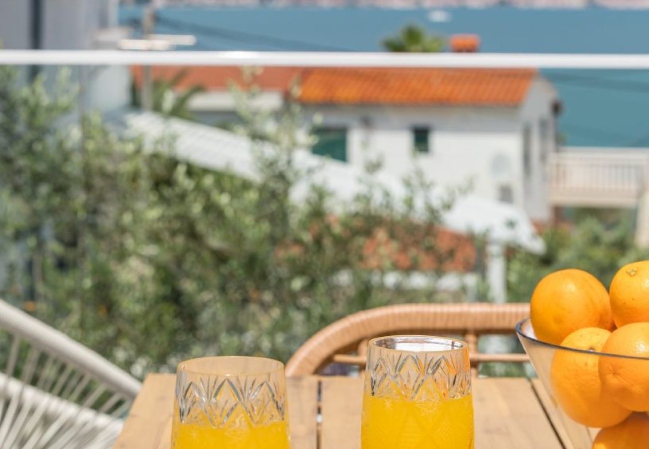 Ferienwohnung in Arbanija - Ferienwohnung in Arbanija mit Meerblick, Terrasse, Klimaanlage, W-LAN (5139-2)