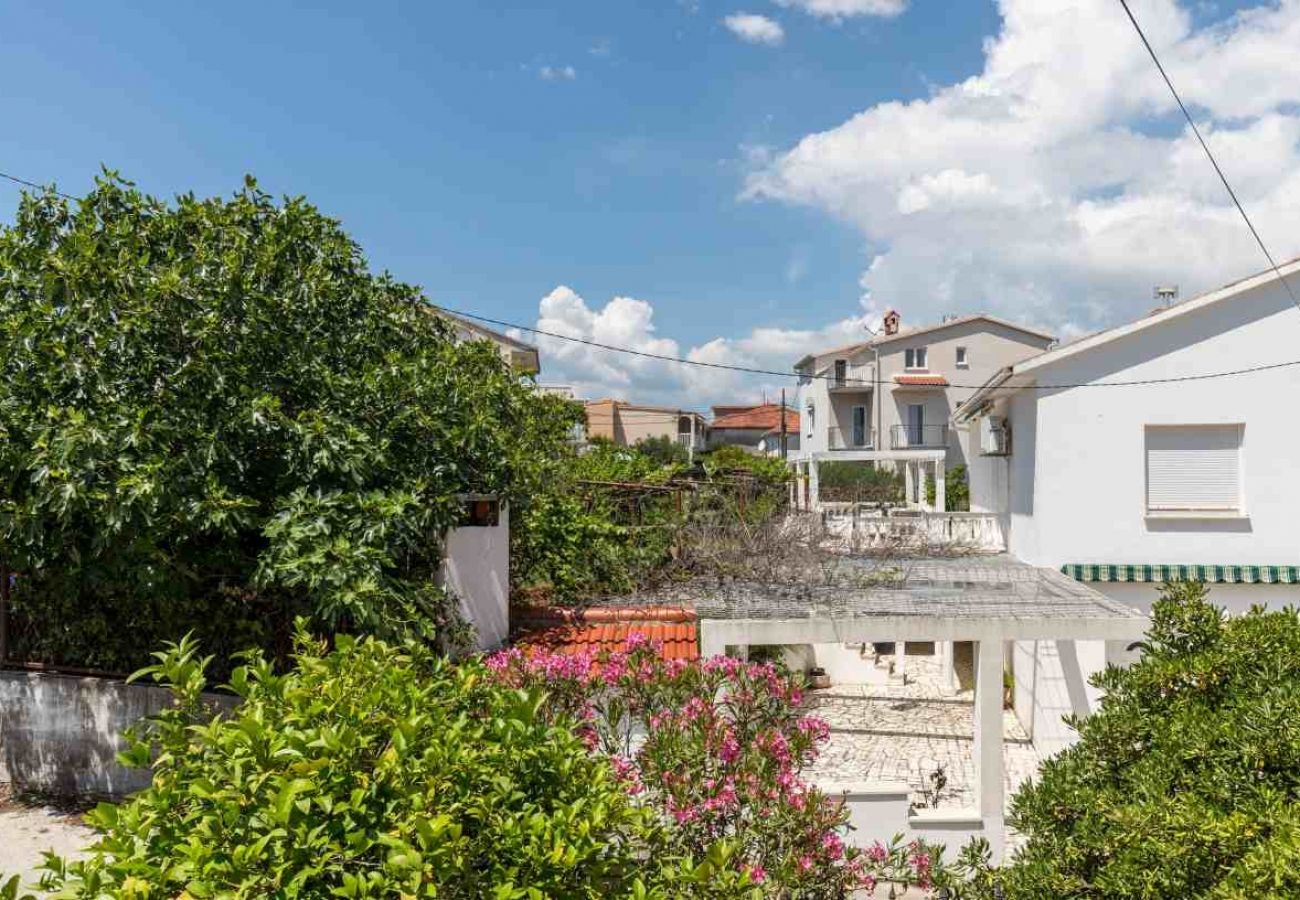 Ferienwohnung in Arbanija - Ferienwohnung in Arbanija mit Meerblick, Terrasse, Klimaanlage, W-LAN (5139-2)