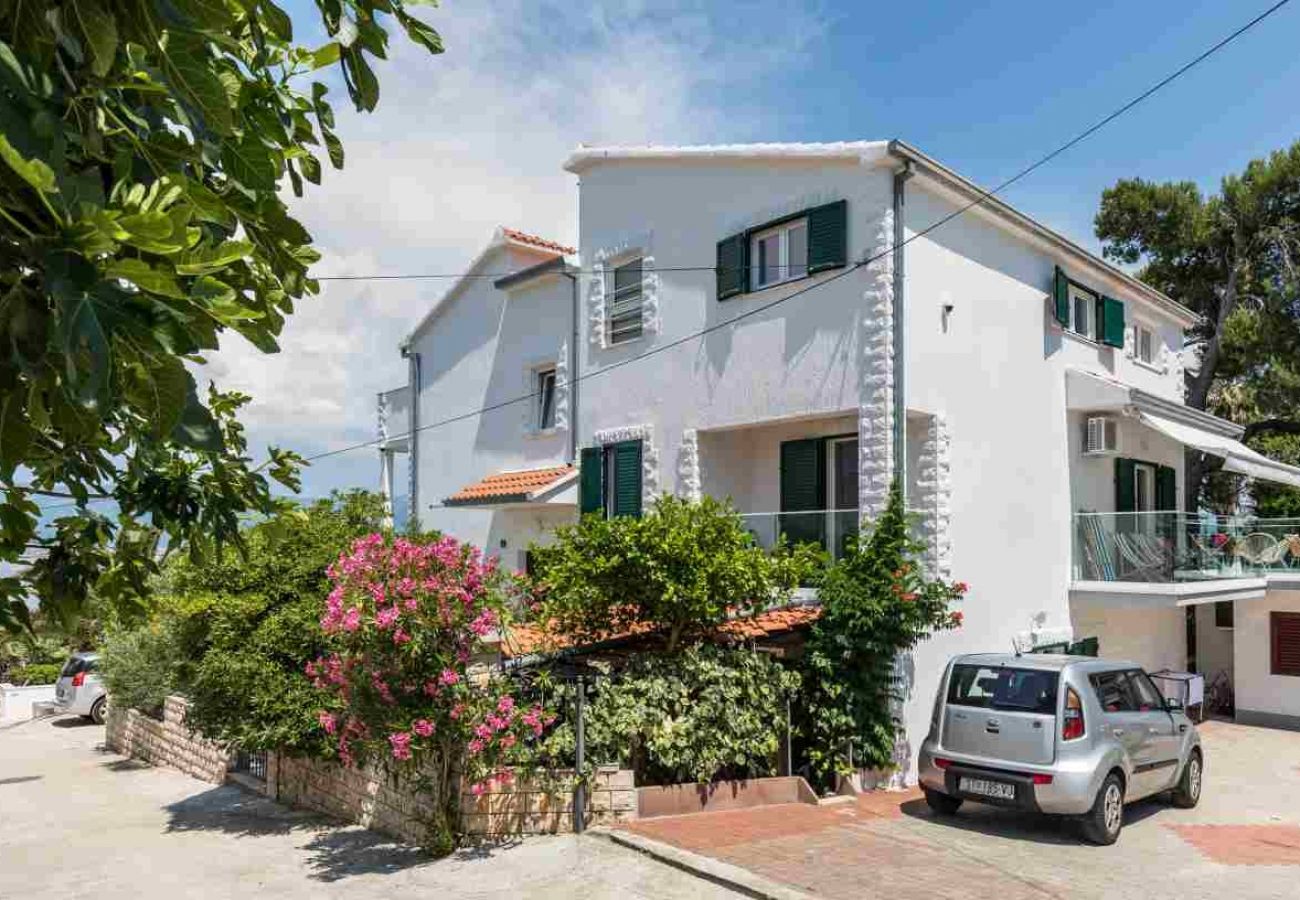 Ferienwohnung in Arbanija - Ferienwohnung in Arbanija mit Meerblick, Terrasse, Klimaanlage, W-LAN (5139-2)